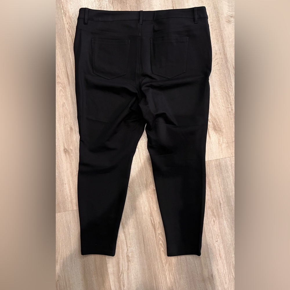 Black Skinny Studio Luxe Ponte High-Rise Crop Pant - Picture 5 of 5